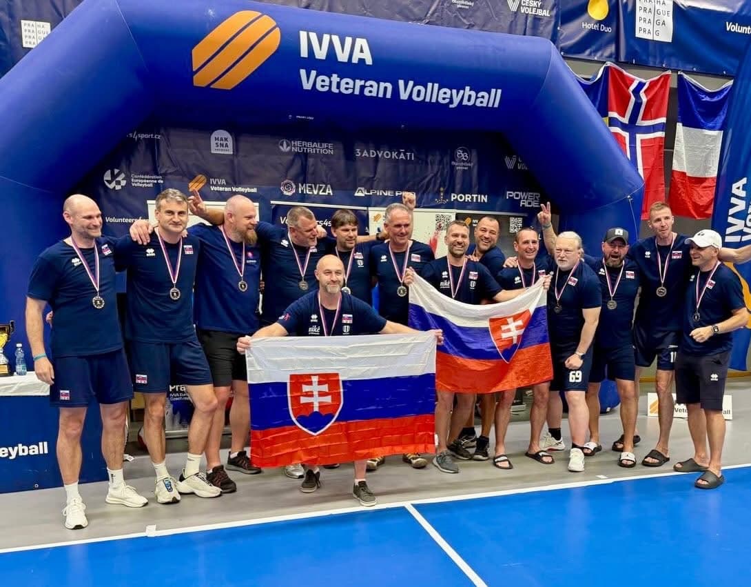 Slovenskí volejbaloví veteráni získali na ME IVVA strieborné medaily