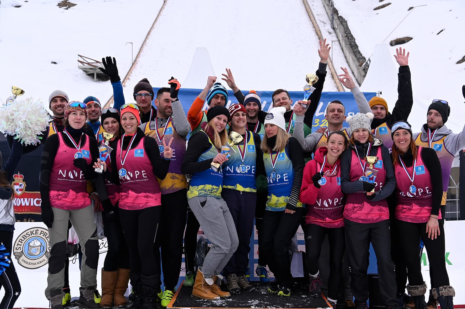 Kociňák s Jantom a Kurucom a Poszmiková so Zyani a Elekovou šampiónmi v snow volleyballe!