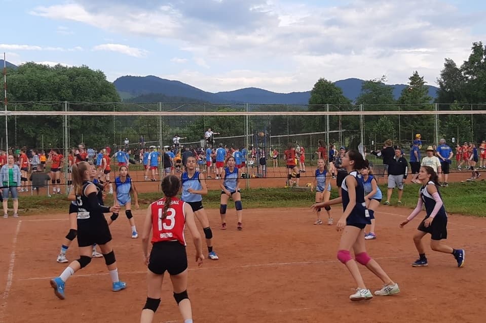 Postupy pri nácviku a zdokonaľovaní základných spôsobov odbitia lopty a herných činností jednotlivca