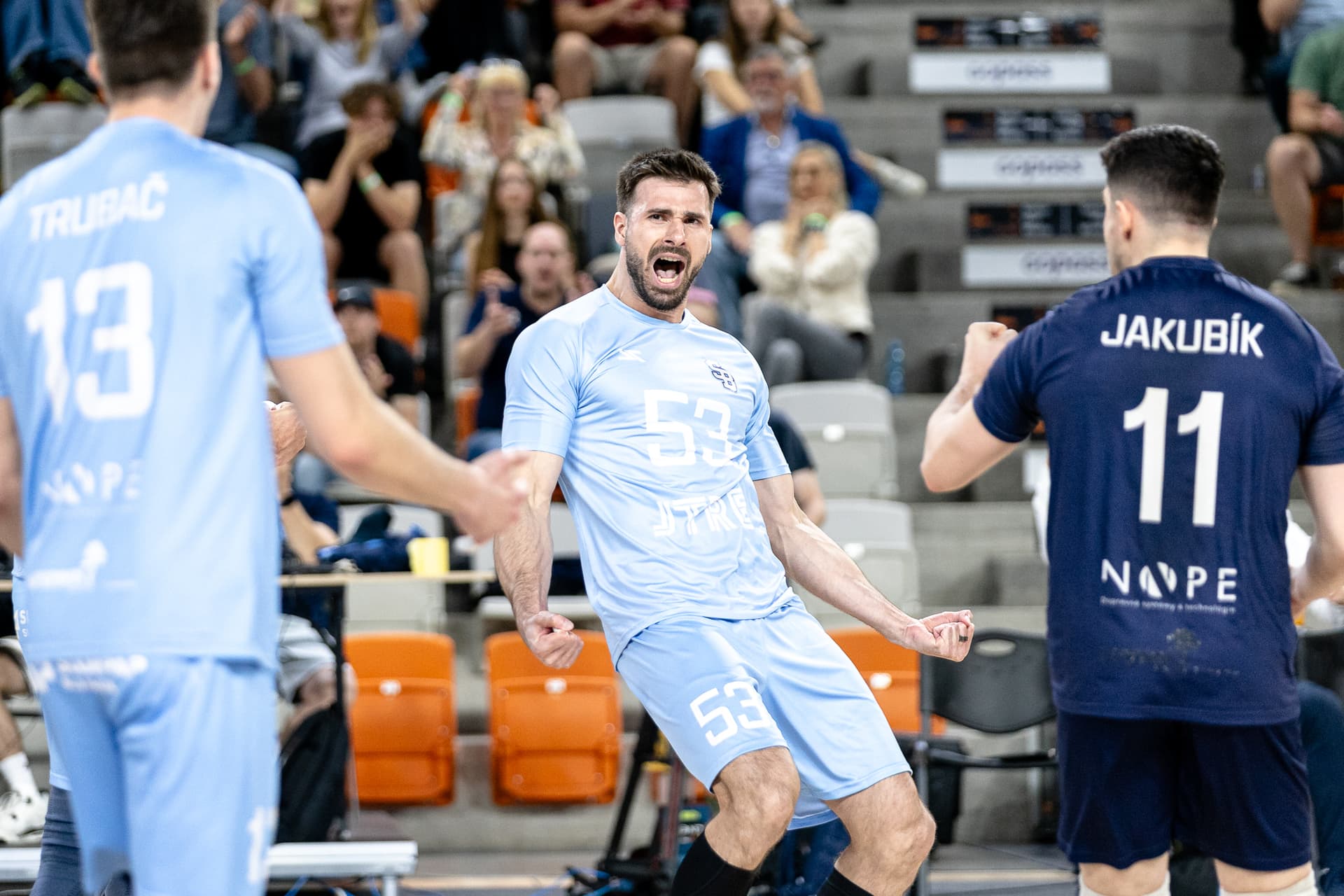 Slovan odvrátil prvý mečbal a nad Komárnom zvíťazil 3:1